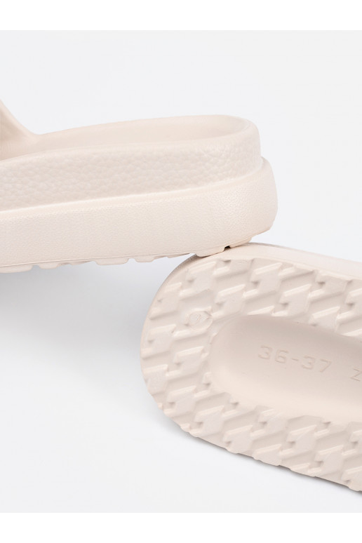 Čības  ar platformu 