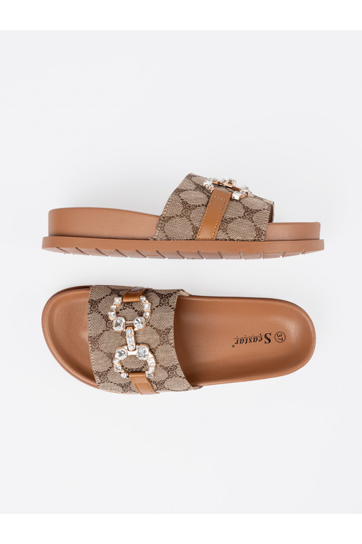 brūnas krāsas čības  ze zdobieniem