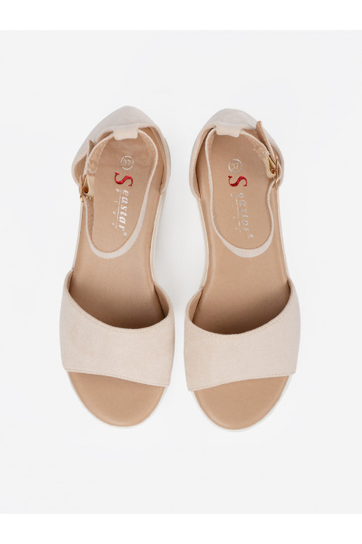 Ziloņkaula krāsas kurpes  na balta krāsaj ie