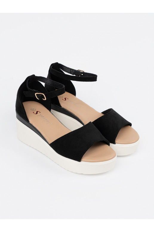 Melns kurpes  na balta krāsaj ie Melns kurpes  na balta krāsaj ie