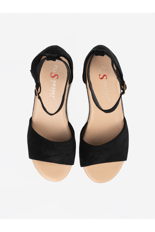 Melns kurpes  na balta krāsaj ie Melns kurpes  na balta krāsaj ie