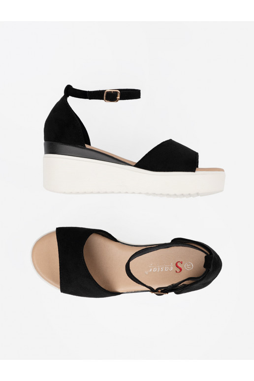 Melns kurpes  na balta krāsaj ie Melns kurpes  na balta krāsaj ie