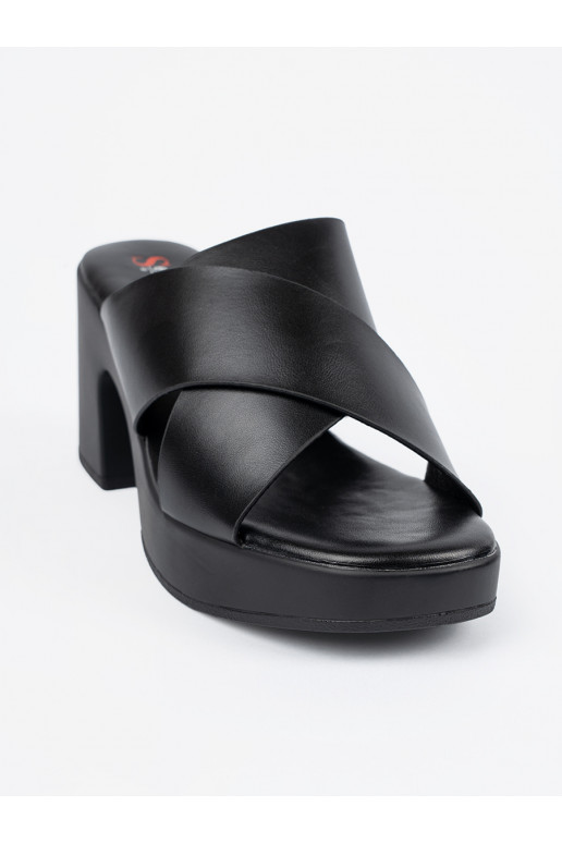 Melns čības  uz papēža