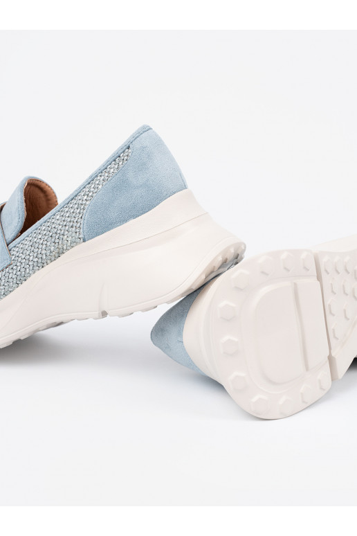 Zilas krāsas kurpes 