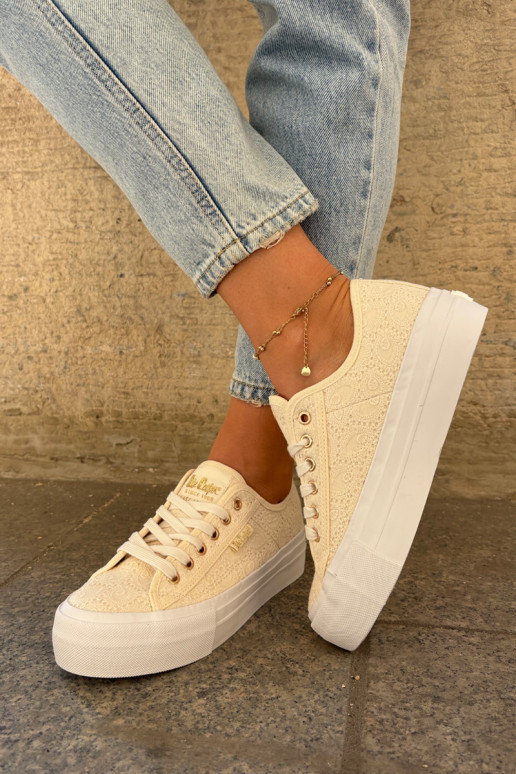 sieviešu puszābaki ar mežģīnēm Lee Cooper LCW-25-31-3440L smilšu krāsas sieviešu puszābaki ar mežģīnēm Lee Cooper LCW-25-31-3440L smilšu krāsas
