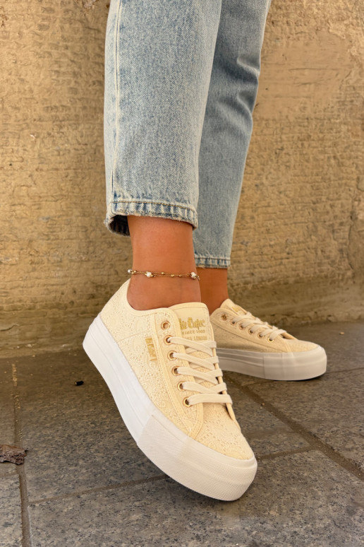 sieviešu puszābaki ar mežģīnēm Lee Cooper LCW-25-31-3440L smilšu krāsas sieviešu puszābaki ar mežģīnēm Lee Cooper LCW-25-31-3440L smilšu krāsas