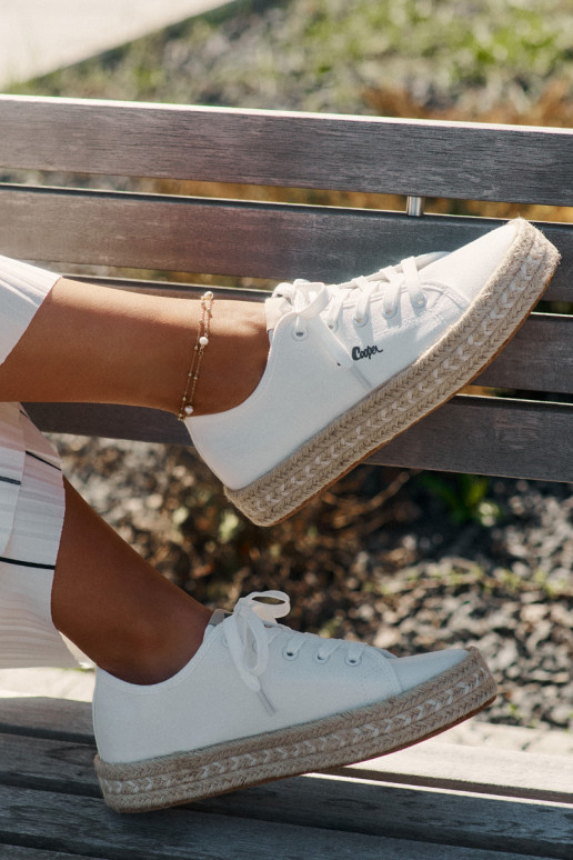 Brīvā laika apavi ar šņorēm Lee Cooper LCIN-25-44-3217 baltā krāsā Brīvā laika apavi ar šņorēm Lee Cooper LCIN-25-44-3217 baltā krāsā