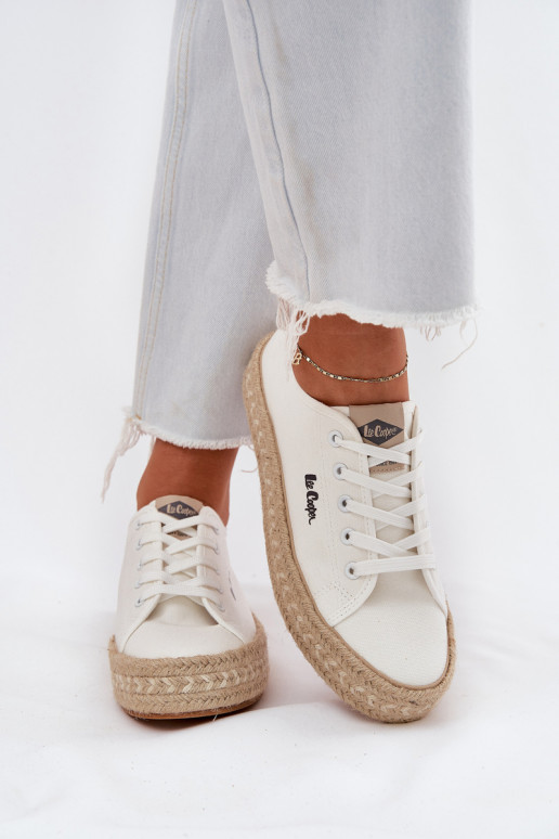 Brīvā laika apavi ar šņorēm Lee Cooper LCIN-25-44-3217 baltā krāsā Brīvā laika apavi ar šņorēm Lee Cooper LCIN-25-44-3217 baltā krāsā