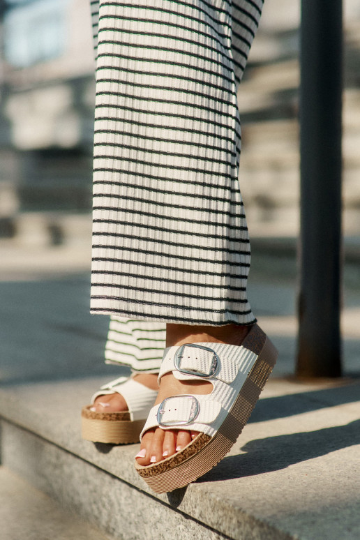 sieviešu čības Platformie ar sprādzēm Lee Cooper LCIN-25-35-3496L baltas krāsas sieviešu čības Platformie ar sprādzēm Lee Cooper LCIN-25-35-3496L baltas krāsas