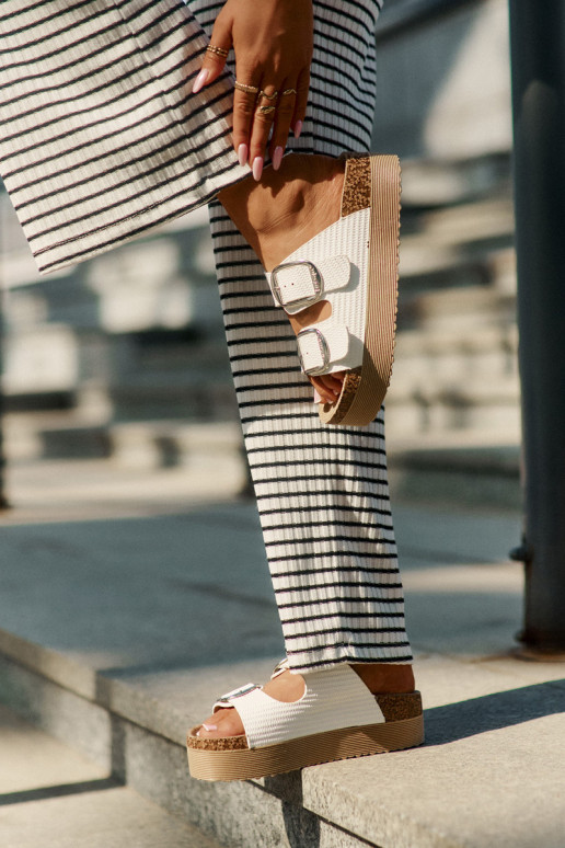 sieviešu čības Platformie ar sprādzēm Lee Cooper LCIN-25-35-3496L baltas krāsas sieviešu čības Platformie ar sprādzēm Lee Cooper LCIN-25-35-3496L baltas krāsas