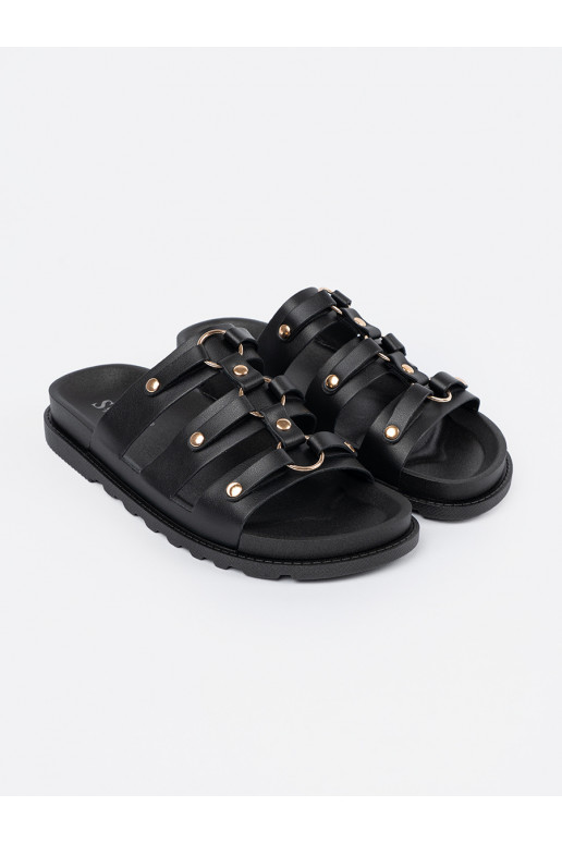 Melns čības   ozdobione trzema paskami