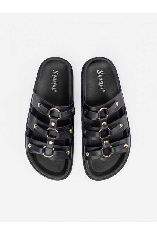 Melns čības   ozdobione trzema paskami