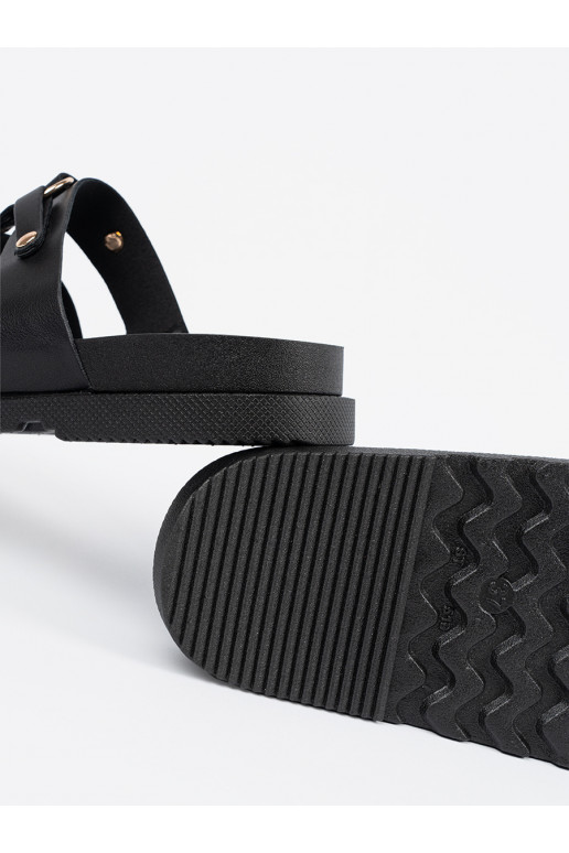 Melns čības   ozdobione trzema paskami