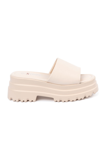 Čības ar platformu