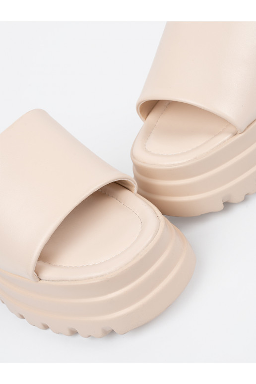 Čības ar platformu 