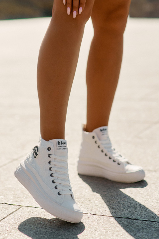 sieviešu puszābaki ar platformu Lee Cooper LCW-25-44-3209L Biale sieviešu puszābaki ar platformu Lee Cooper LCW-25-44-3209L Biale