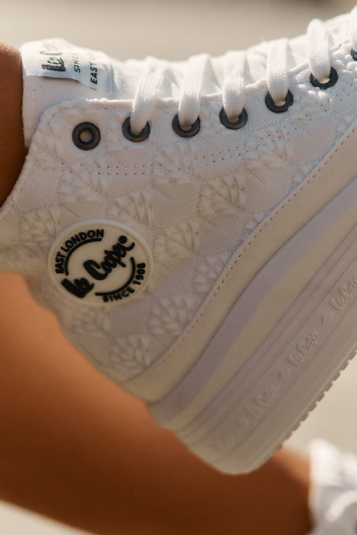 sieviešu puszābaki ar platformu Lee Cooper LCW-25-44-3209L Biale sieviešu puszābaki ar platformu Lee Cooper LCW-25-44-3209L Biale