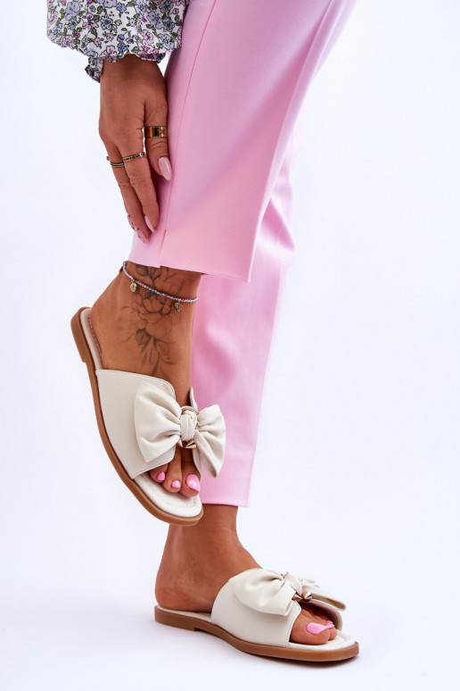  Čibas no dabīgas ādas ar bantītēm baltas krāsas Becky