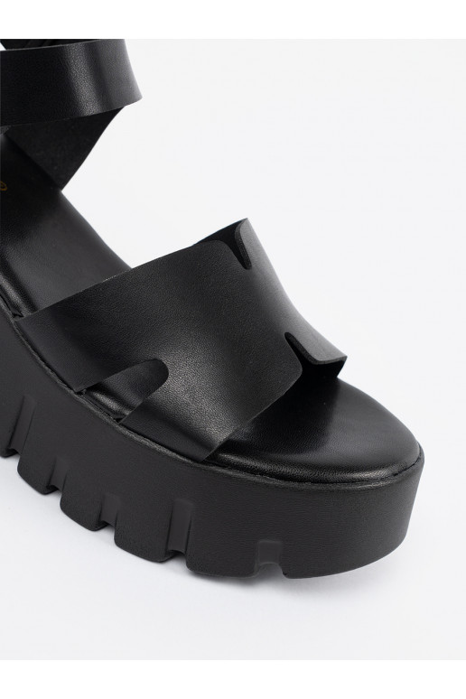sandales Melnas krāsas ar augstu platformu sandales Melnas krāsas ar augstu platformu