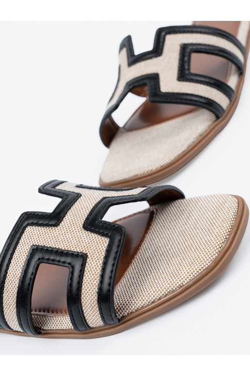 Čības z ozdobnymi wycięciami Čības z ozdobnymi wycięciami