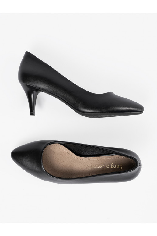 Melns  puszābaki Sergio Leone