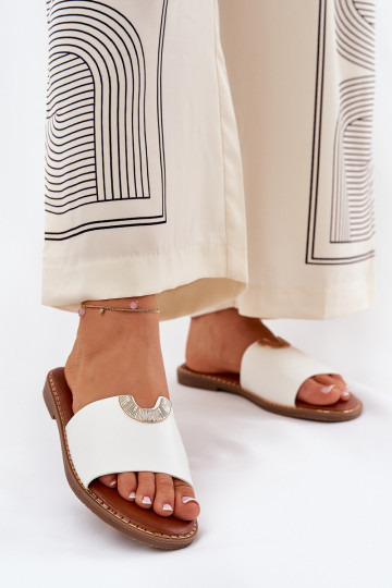 Sieviešu baltas plakanās...