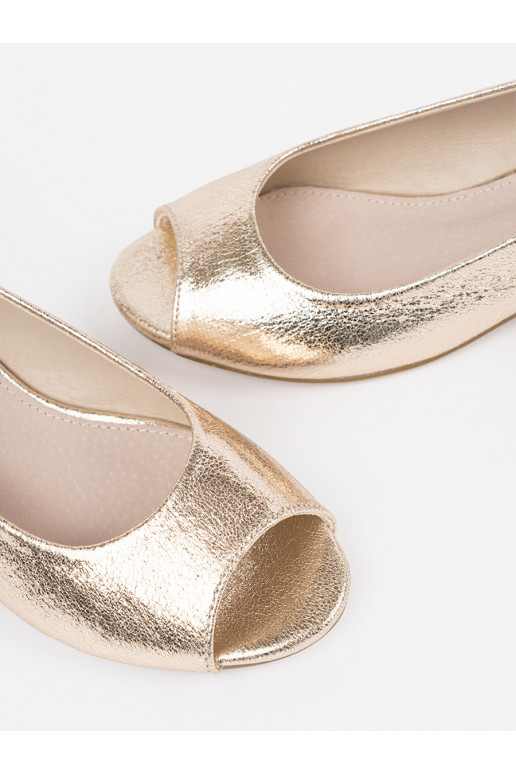 Zelta krāsas kurpes 