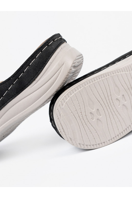 Melns čības   z ozdobnym em Melns čības   z ozdobnym em