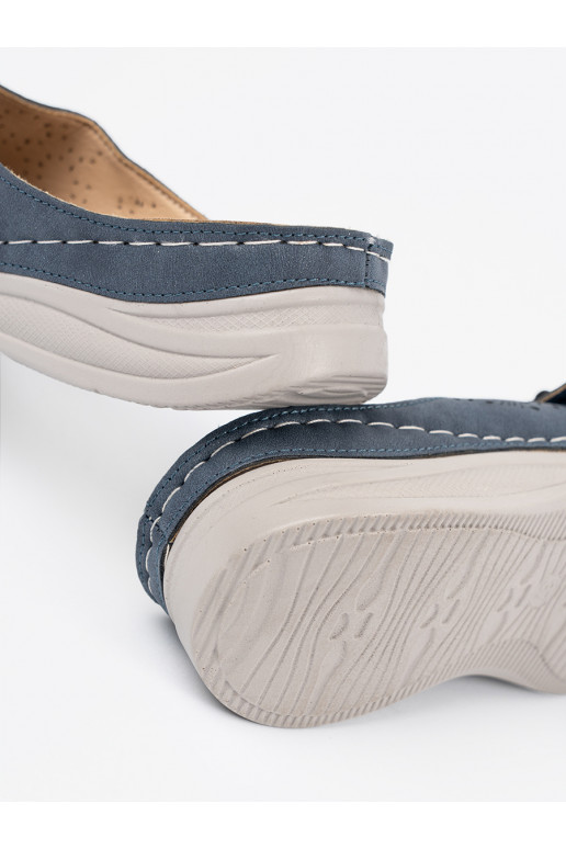 tumši zilas krāsas čības   z ozdobnym em tumši zilas krāsas čības   z ozdobnym em