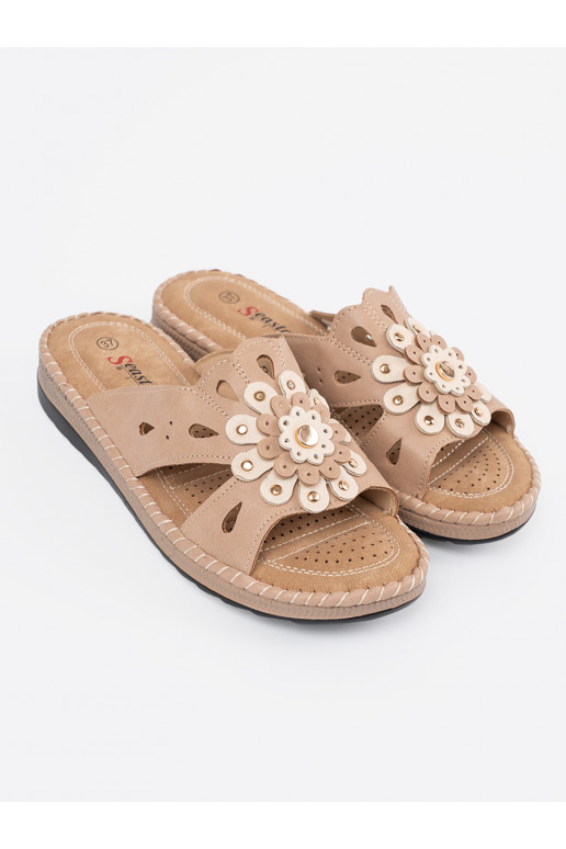 Rozā krāsas čības   z ozdobnym em Rozā krāsas čības   z ozdobnym em