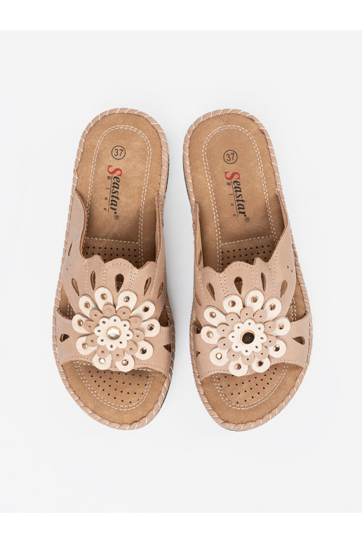 Rozā krāsas čības   z ozdobnym em Rozā krāsas čības   z ozdobnym em