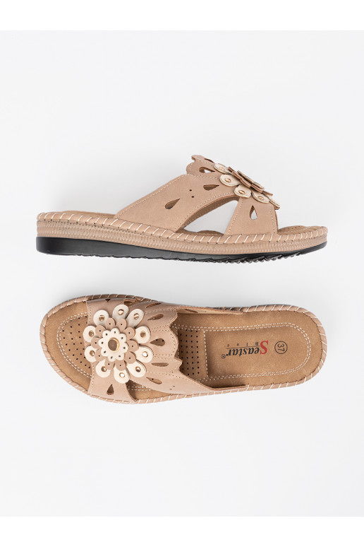 Rozā krāsas čības   z ozdobnym em Rozā krāsas čības   z ozdobnym em