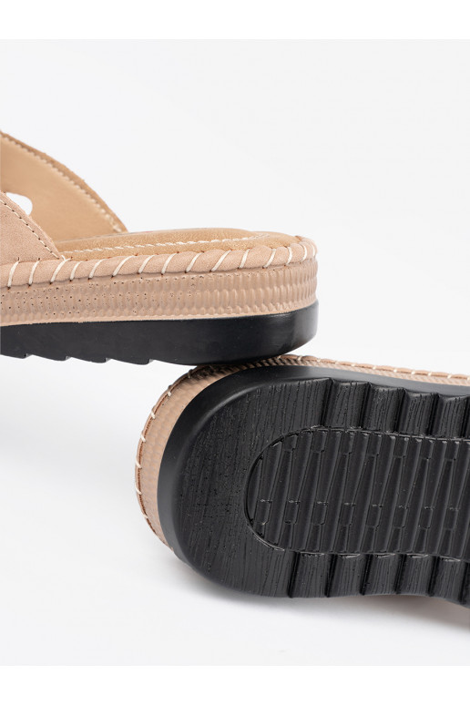 Rozā krāsas čības   z ozdobnym em Rozā krāsas čības   z ozdobnym em