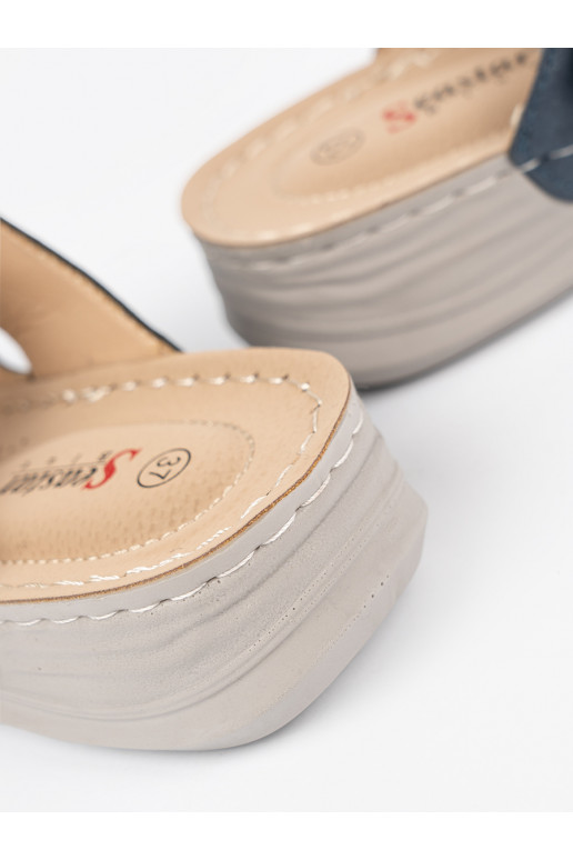 Zilas krāsas čības   z ozdobnym em