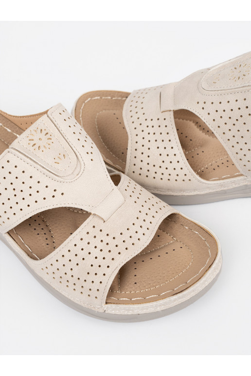 Ziloņkaula krāsas  čības  z wycięciami