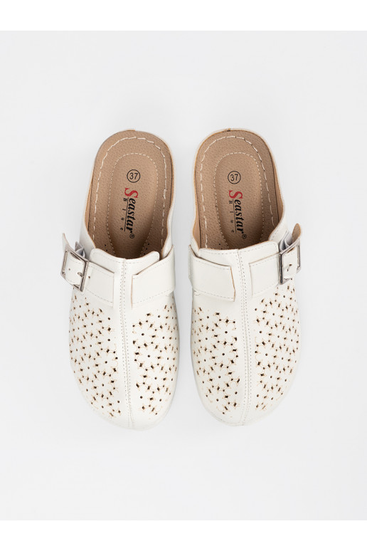 baltas krāsas čības  z pełnym noskiem i klamrą baltas krāsas čības  z pełnym noskiem i klamrą