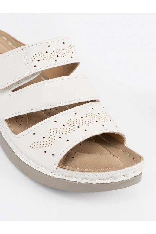  balta krāsa čības  