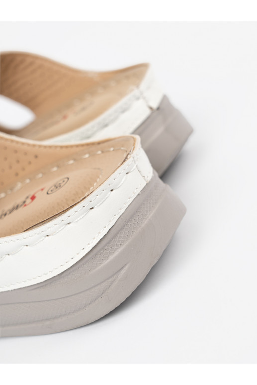  balta krāsa čības  