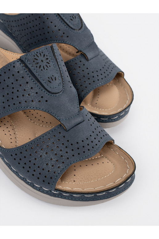 Zilas krāsas  čības  z wycięciami