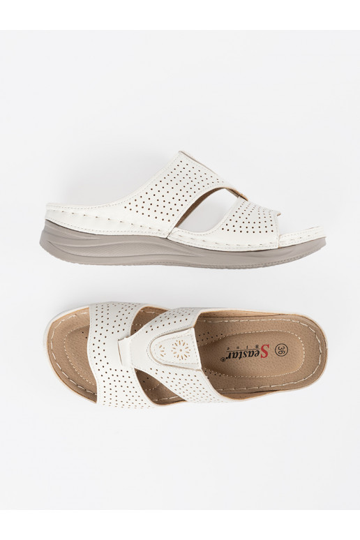 baltas krāsas  čības  z wycięciami