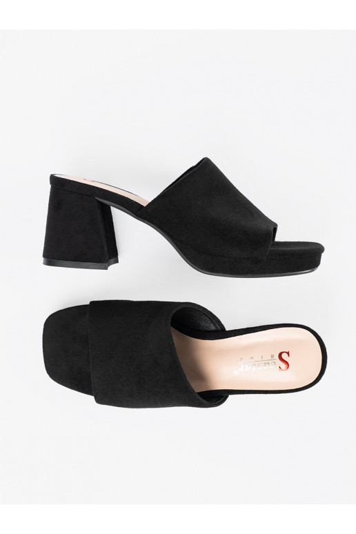  Melnas krāsas čības  