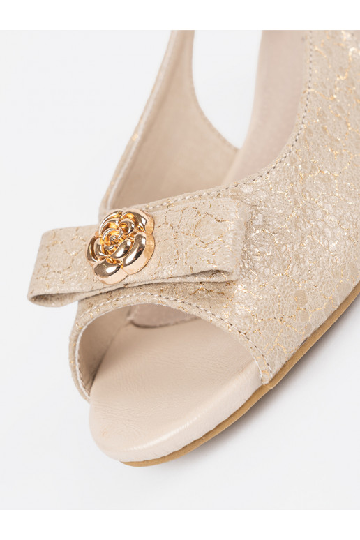 Zelta krāsas kurpes  Zelta krāsas kurpes