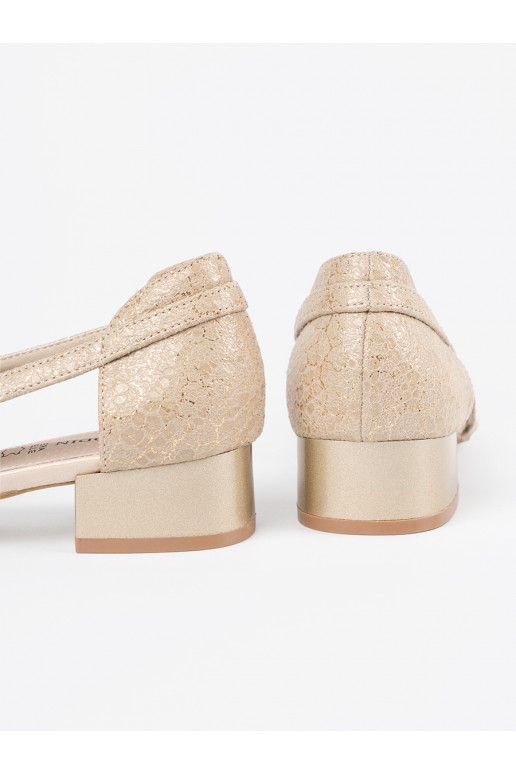 Zelta krāsas kurpes  Zelta krāsas kurpes