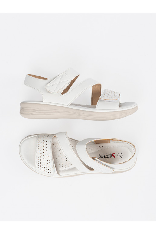 baltas krāsas kurpes  y