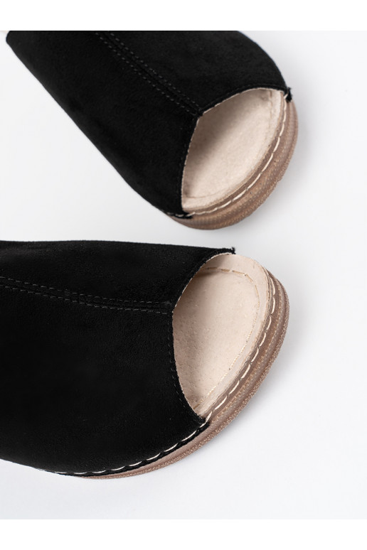  Melnas krāsas čības  ar platformu