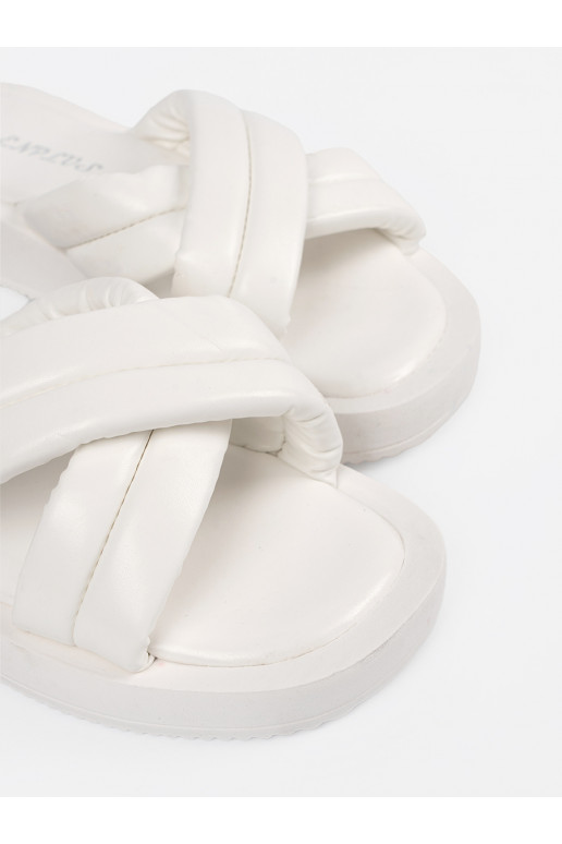 baltas krāsas  čības  ar platformu