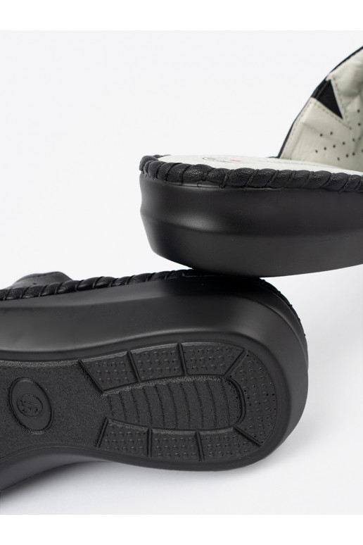 Čības ze skórzaną wkładką Melnas krāsas