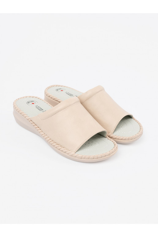 Ziloņkaula krāsas čības  z skórzaną wkładką