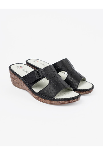 Melns čības   z wycięciami 2