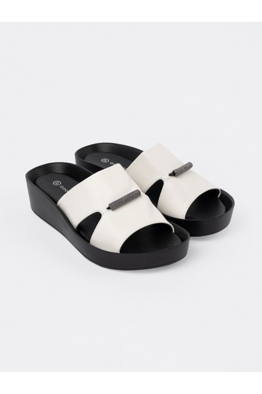 Baltas-Melnas krāsas čības  